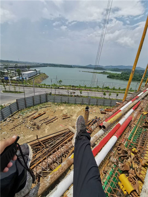 华蓥市作业中发生设备损坏或人员意外，责任怎么划分？