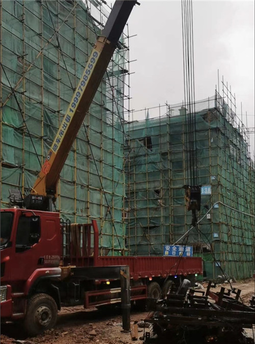 华蓥市“慢工细活”—— 吊车的 “微动控制” 技术